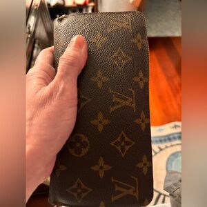 Classic LV large wallet